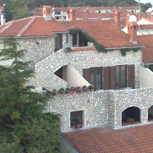 https://collins-apartments.pula-hotels.org